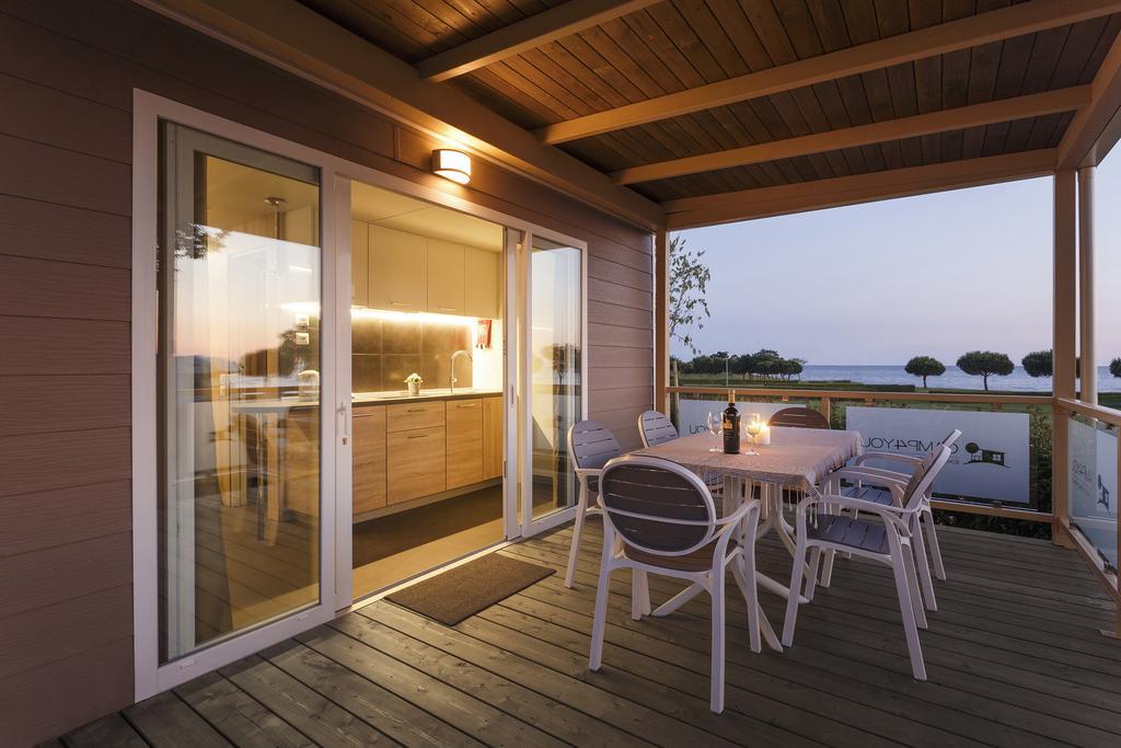 Mobile Homes Premium Vista Mare Park Umag By Camp4You Екстериор снимка