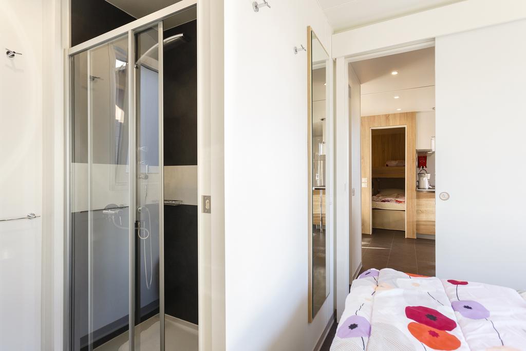 Mobile Homes Premium Vista Mare Park Umag By Camp4You Екстериор снимка