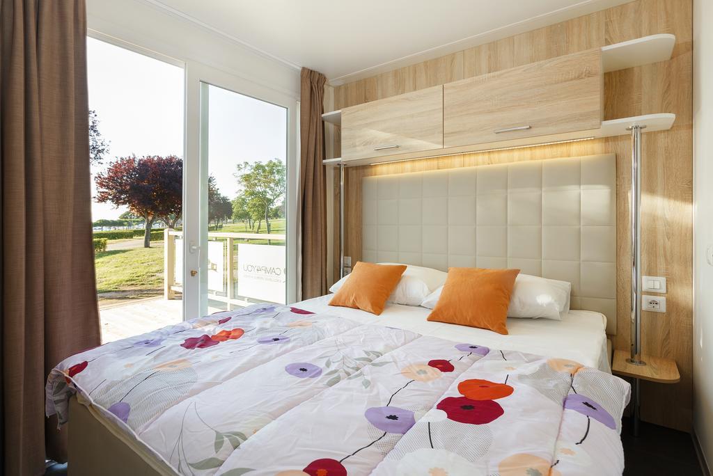 Mobile Homes Premium Vista Mare Park Umag By Camp4You Екстериор снимка